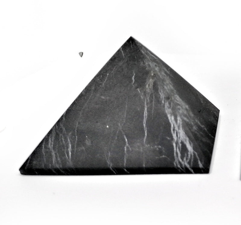 Pirámide de Shungita: Escudo para los campos electromagnéticos.